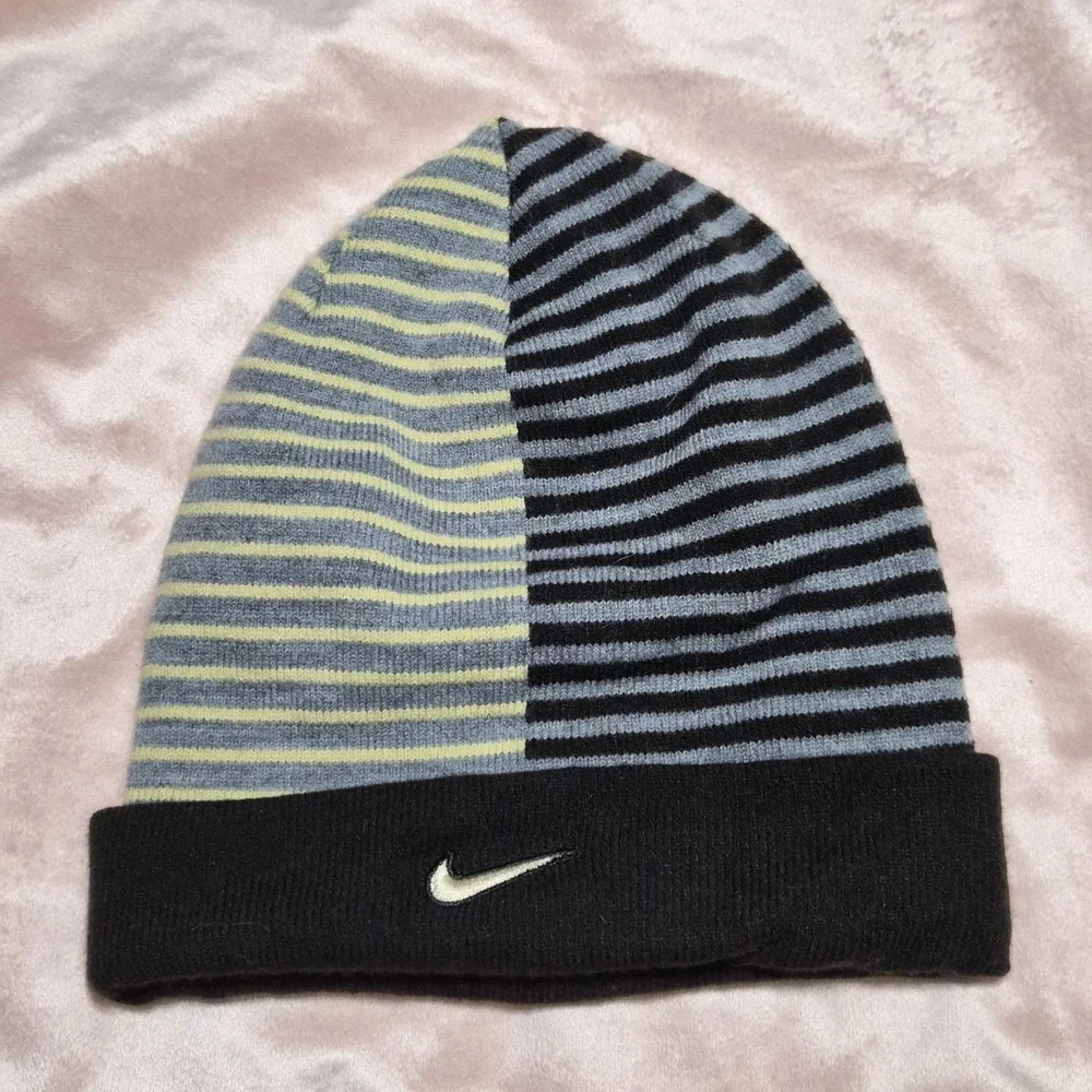 Nike‎ Wake Forest Beanie Reversable With Ventilation